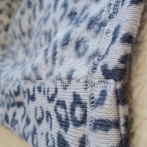 Victoria's Secret Robe - Picture 10 of 12